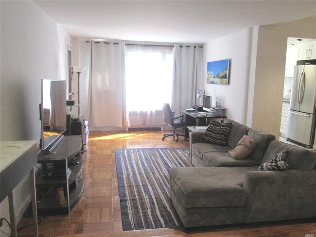 Foto del edificio - 98-51 64th Ave