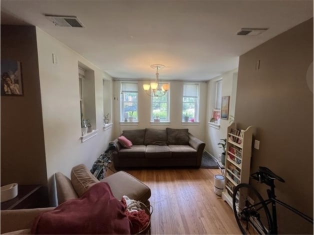 Primary Photo - 4845 N Washtenaw Ave