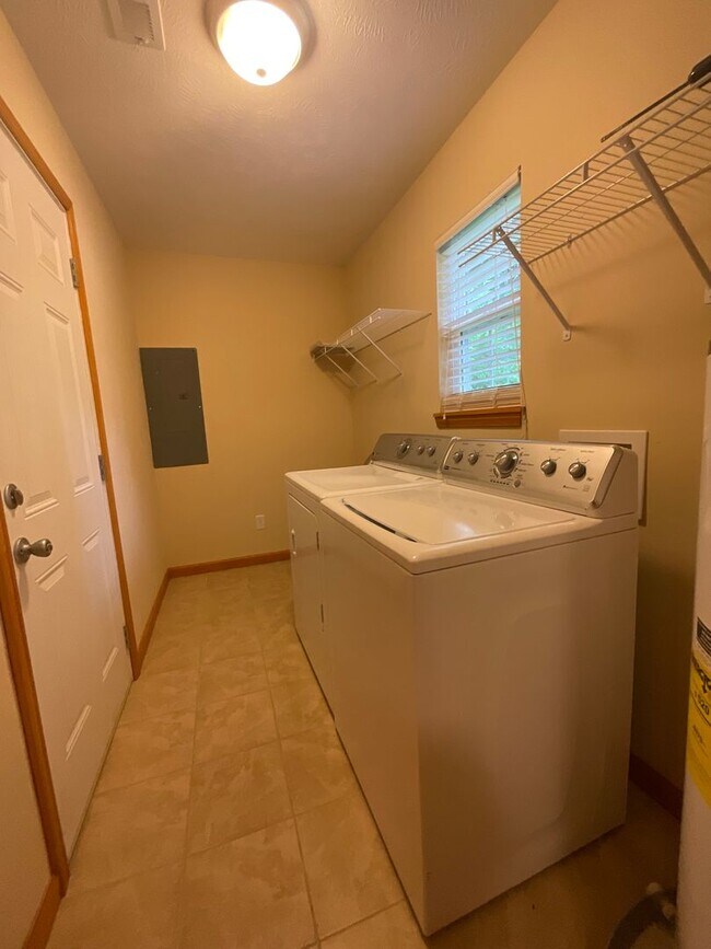 Foto del edificio - Short term - Clean and tidy 3 bedroom/1 bath near Cherokee Park