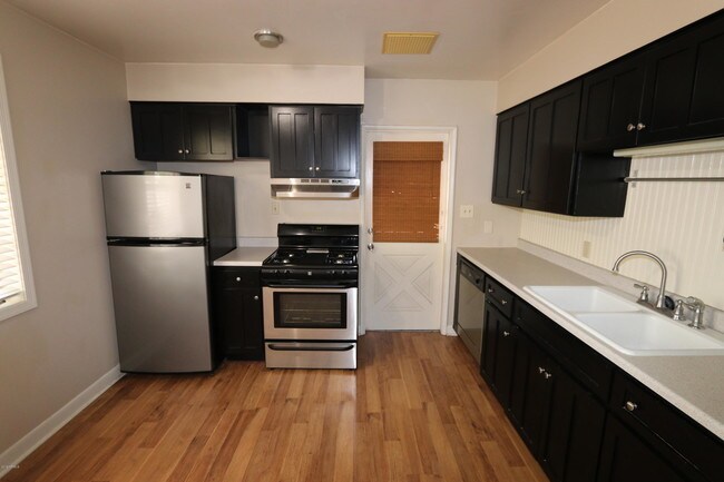 Building Photo - 2710 E Glenrosa Ave