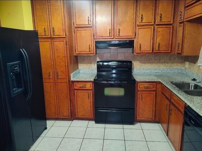 Foto del edificio - 4414 Housworth Dr