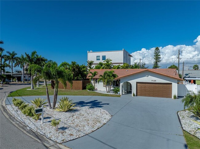 Building Photo - 7125 Shore Dr S