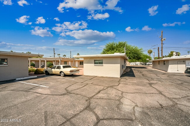 Building Photo - 3949 E Earll Dr