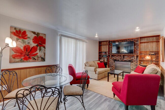 Foto del edificio - 8109 Palmetto Ln