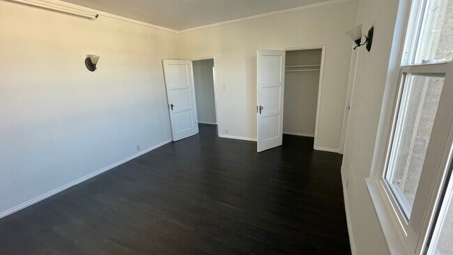 Foto del edificio - Crestwood Tower Apartments