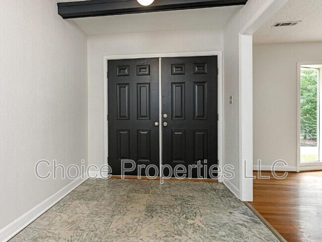 Foto del edificio - 201 Livingston Dr