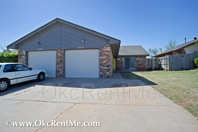 Building Photo - 7010 Woodlake Dr