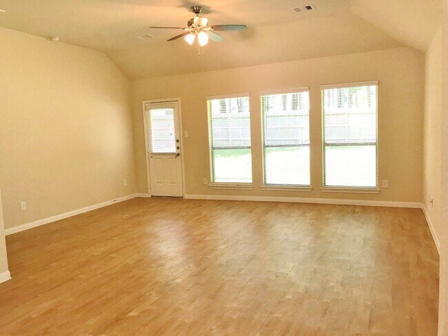 Foto del edificio - 12710 Brightwood Dr