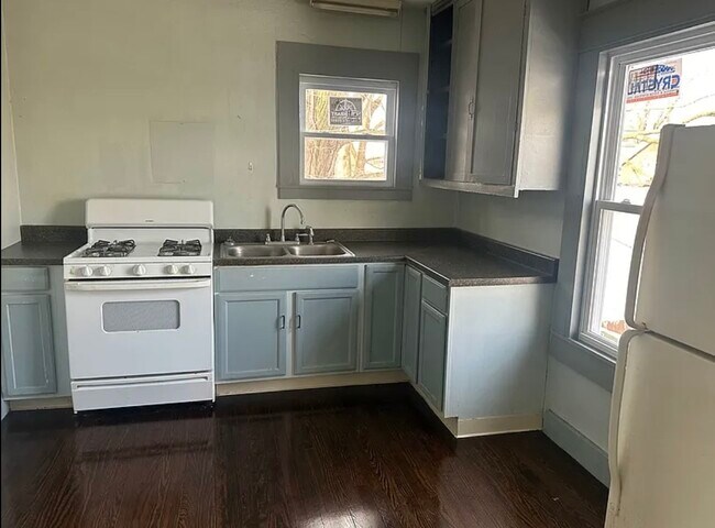 Foto del edificio - 404 Exchange Ave