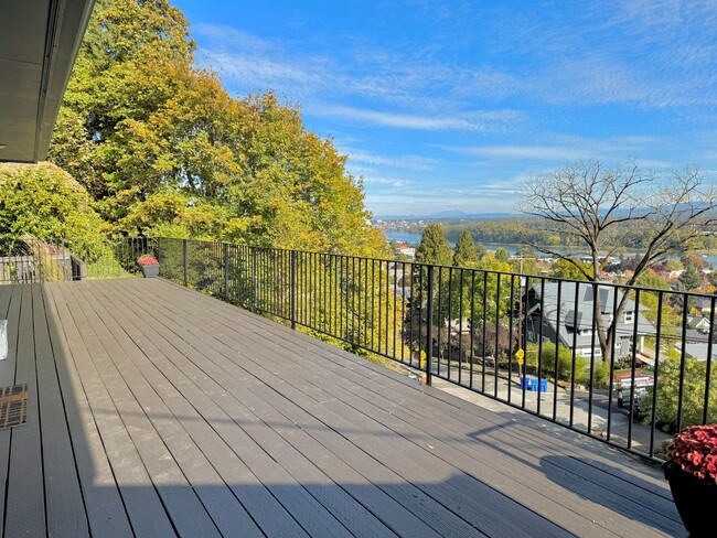 Building Photo - South Portland Hilltop Ranch Home with Ind...