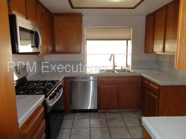 Building Photo - Beautiful 3 + 2 Home Scenic Hills Community