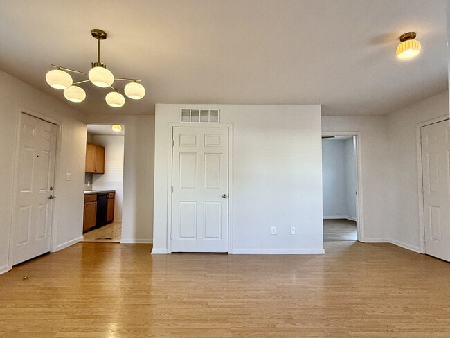 Foto del edificio - 2 Bedroom, 2 Bathroom: Stylish Living, Smart Budget, Zero Compromises!