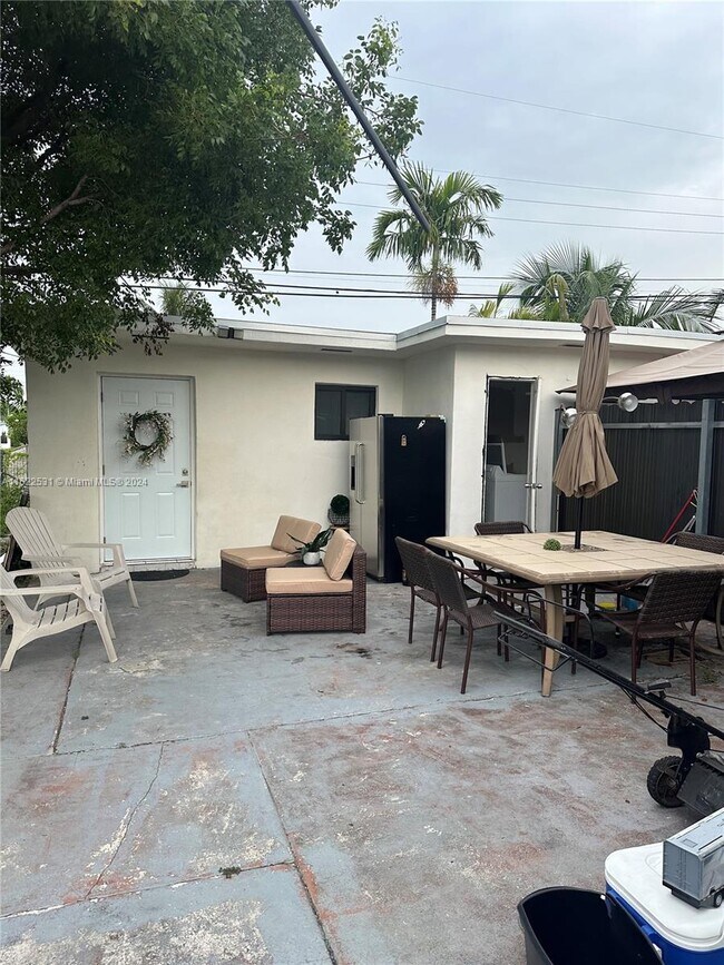 Foto del edificio - 6765 SW 17th St