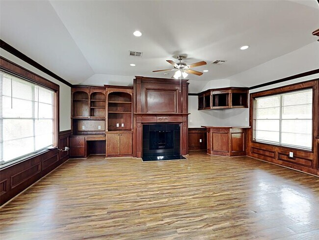 Foto del edificio - 6031 Crooked Post Rd