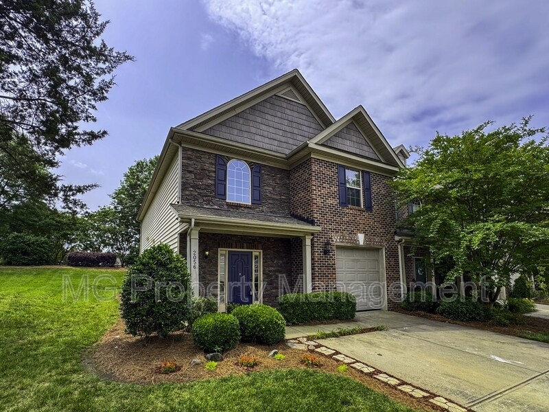 Foto principal - 2056 Oxford Heights
