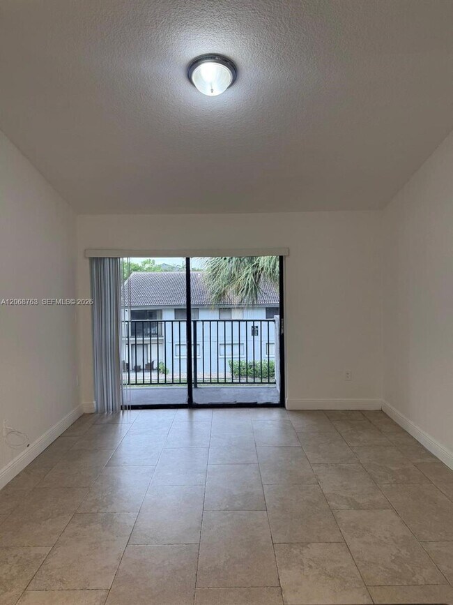 Foto del edificio - 7110 NW 179th St