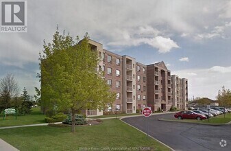 Building Photo - 8335 Wyandotte St E