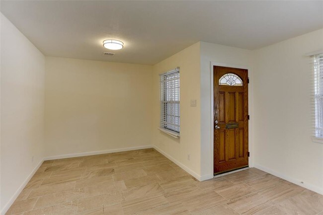 Building Photo - 8326 Bob White Dr