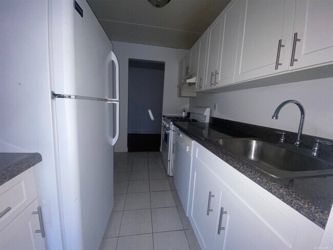 Foto del edificio - 100 Clinton Ave