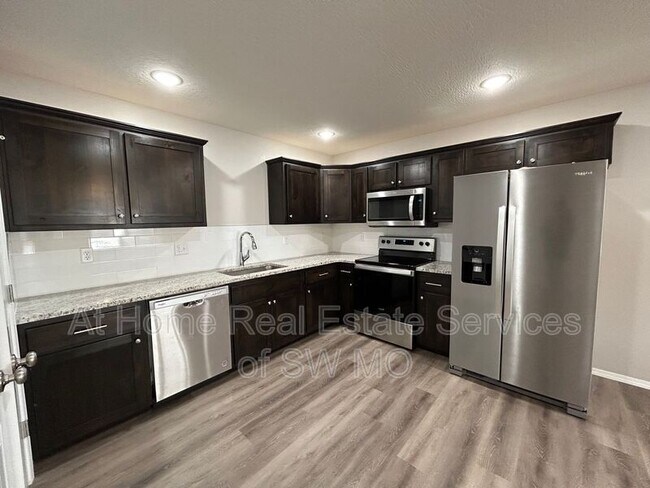 Foto del edificio - 704 Watermill Cir