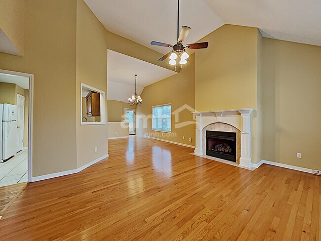 Foto del edificio - 435 Rocky Crest Dr