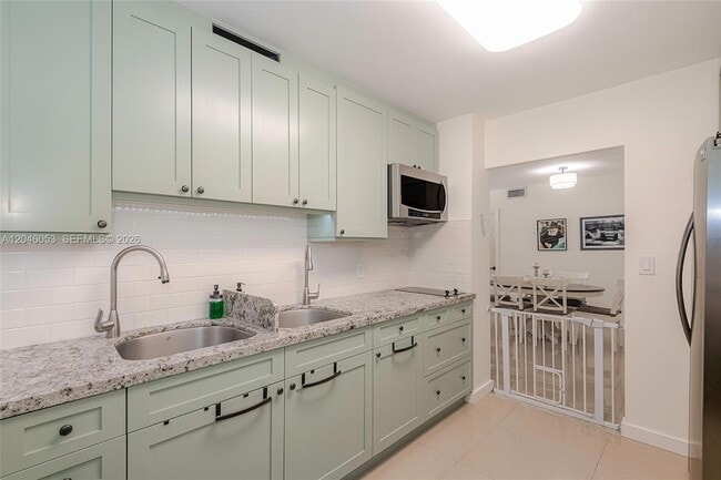 Photo - 5750 COLLINS AVE Unit 3J Apartment