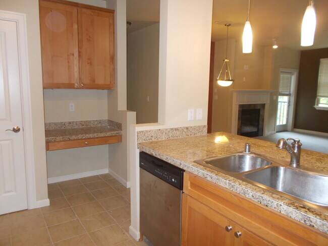 Building Photo - Great 2 BR Condo in the Heart of Newcastle!!