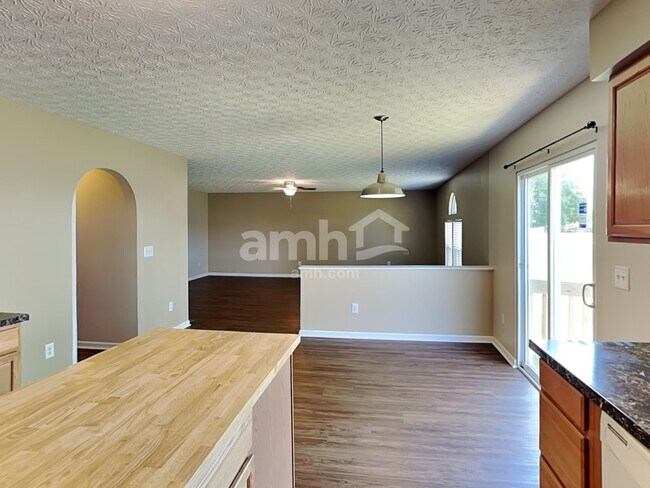 Building Photo - 5609 Nutmeg Pl