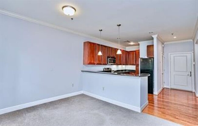 Building Photo - Beautiful Condo Available In Downtown Spar...