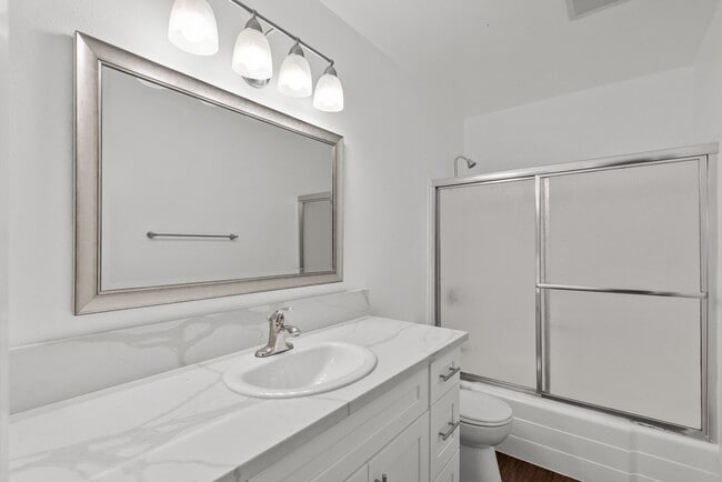 Building Photo - Westlake Villas