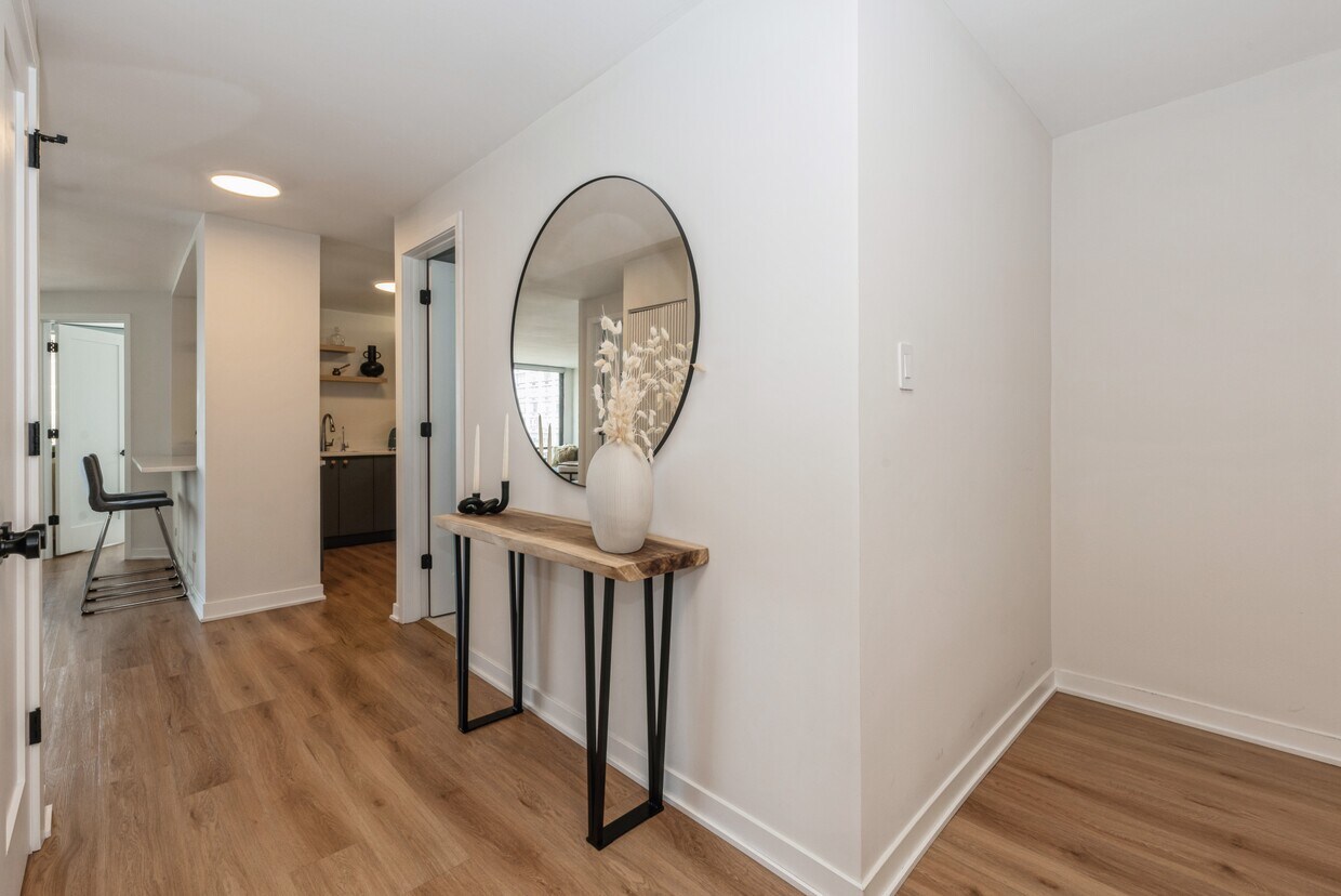 Foto principal - 5740 N Sheridan Rd