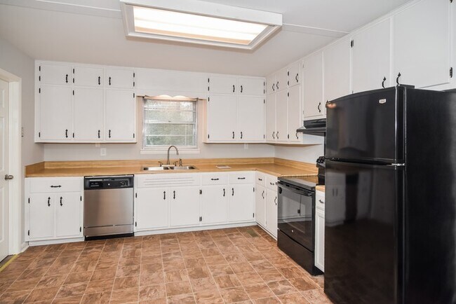 Foto del edificio - Great 3 Bedroom in Madison
