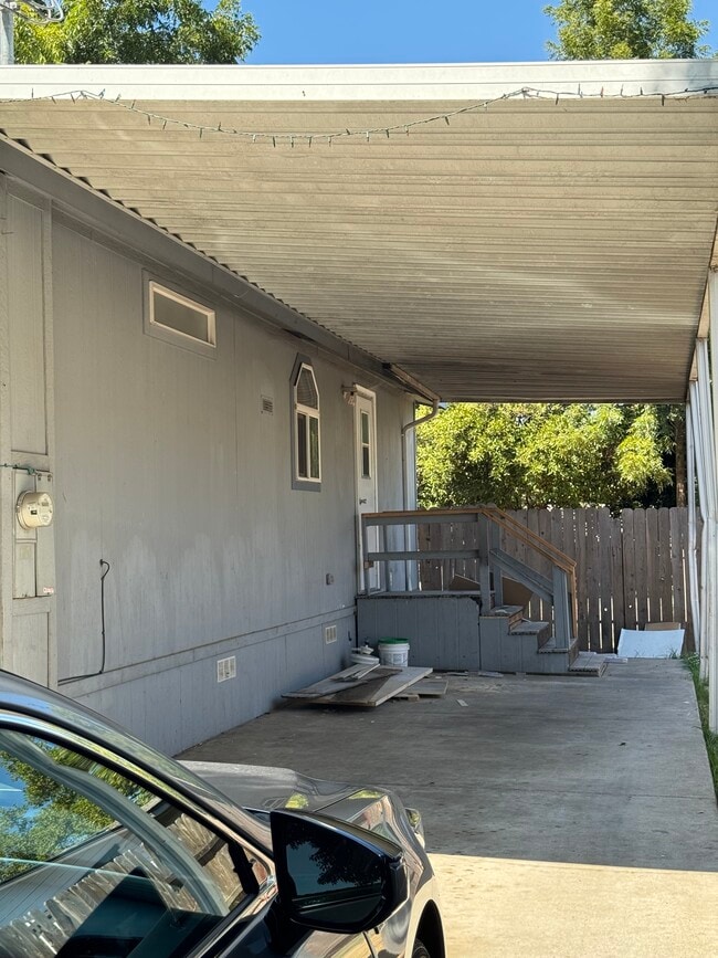 Cochera - 385 Dorman Ave