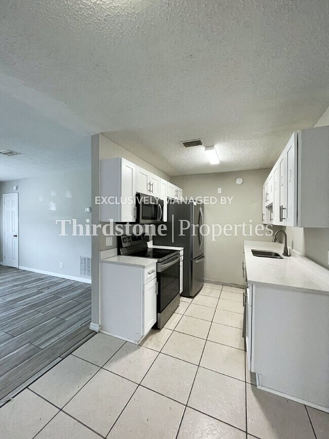 Foto del edificio - 9292 Greenleaf Rd