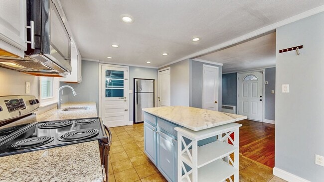 Foto del edificio - 72 Woodycrest Dr