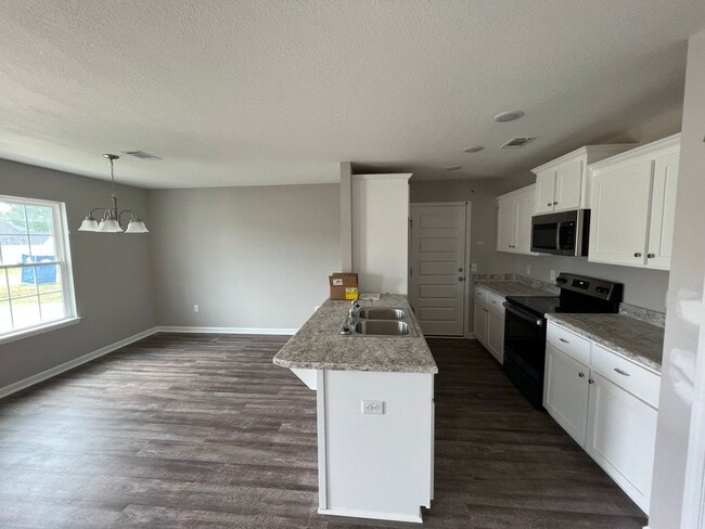 Building Photo - 7054 White Pine Ave