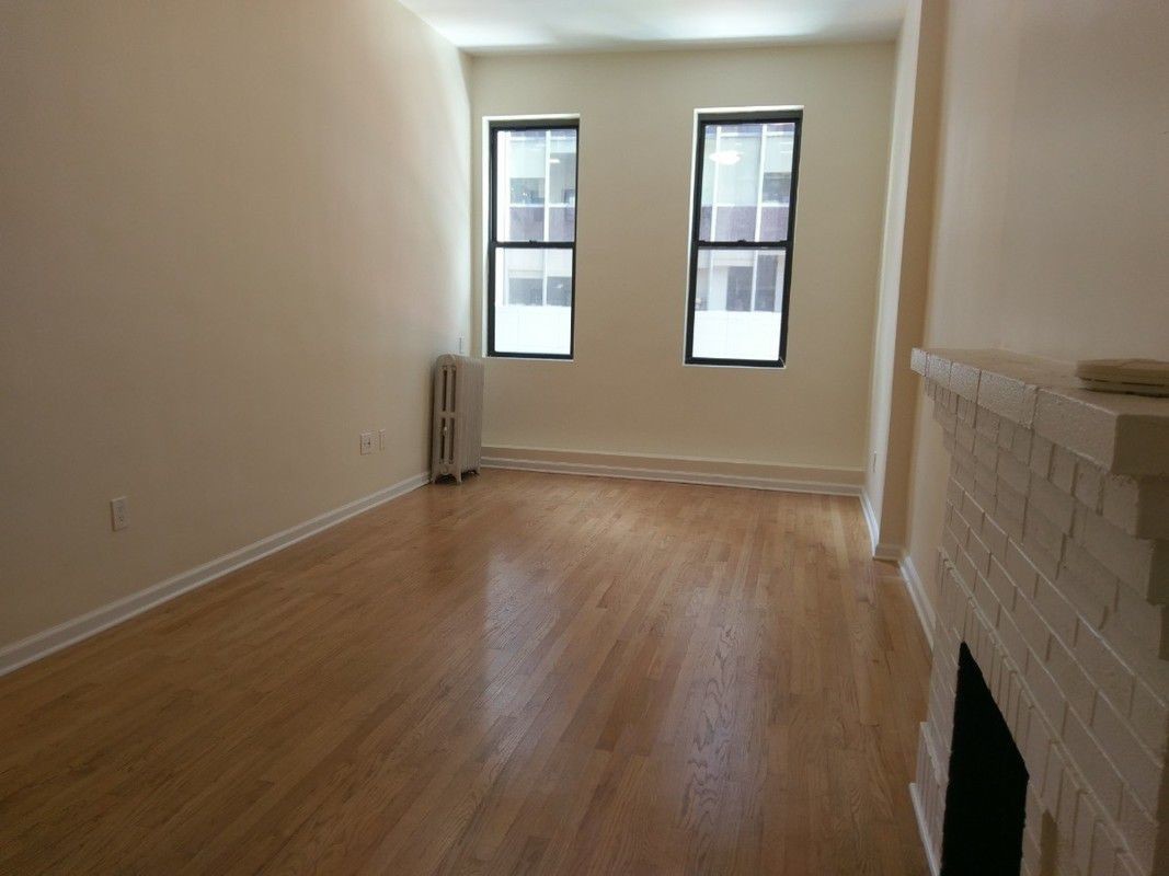 Primary Photo - 52 W 56th St