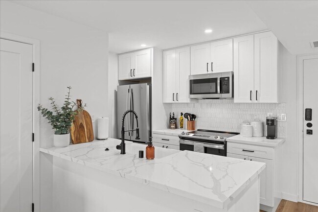 Building Photo - Discover Resort Style Living In Mission Va...