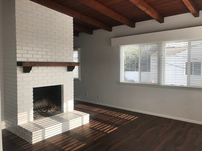 Building Photo - 121 38th St