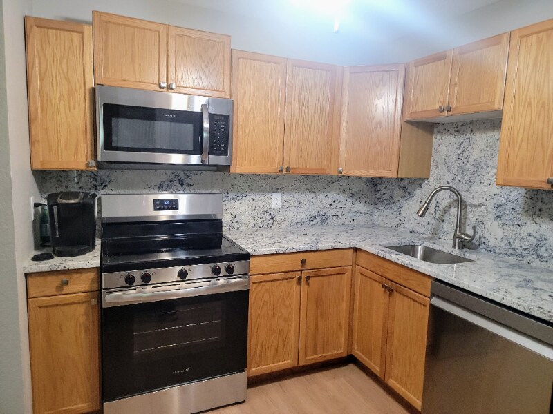Foto principal - 1700 Four Oaks Rd