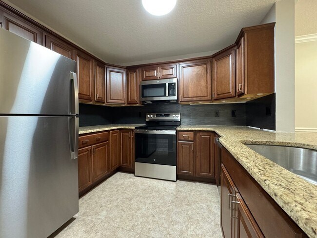 Building Photo - Oviedo 2/2 Condo with Tile & LVP Flooring, Updated Baths, New Paint & Appliances!