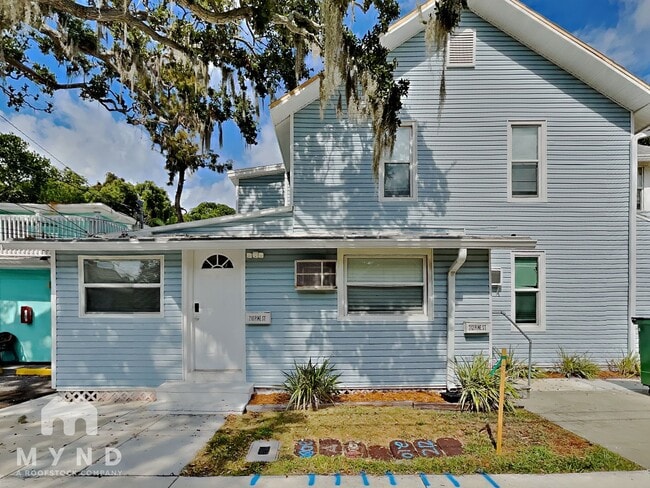Building Photo - 210 Pine St