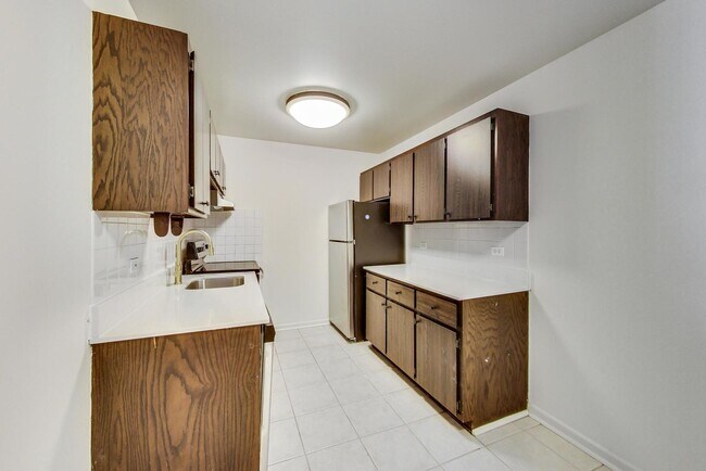 Building Photo - 9801 Karlov Ave