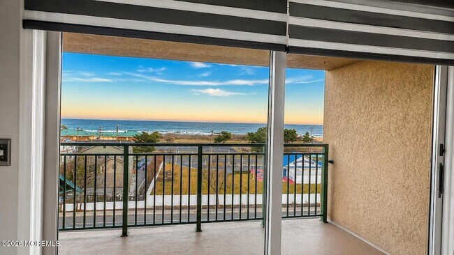 Foto del edificio - 422 Ocean Blvd N
