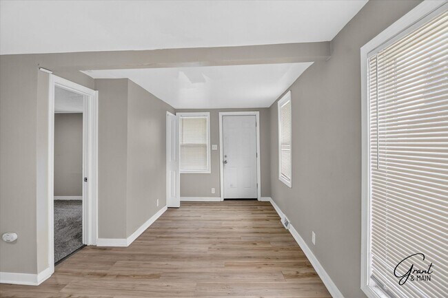 Foto del edificio - $1300 2 bedroom bungalow