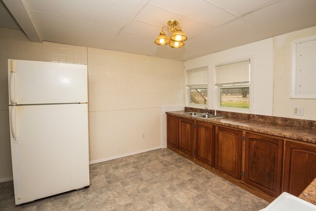 Building Photo - Spacious 3 Bedroom in Lake Charter Township