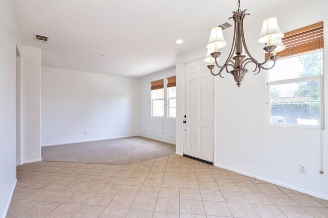 Building Photo - 3 bedroom  2.5 bathrooms /flex move dates