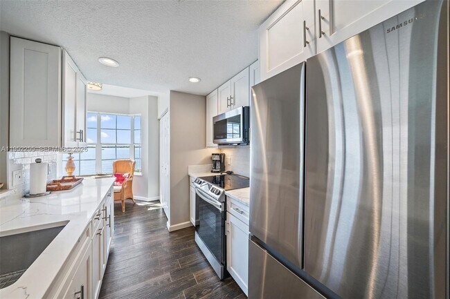 Foto del edificio - 5800 NE Island Cove Way