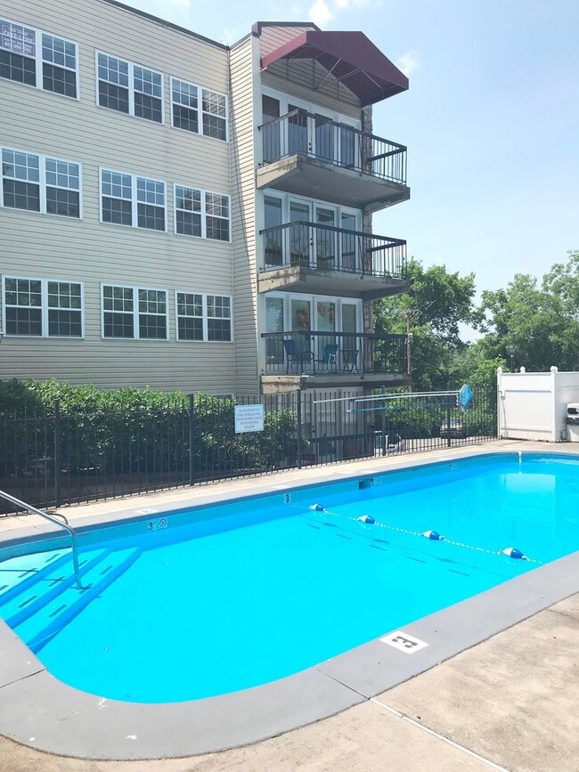 2BA/ 2BR Condo located near University of ... - 2BA/ 2BR Condo located near University of ...