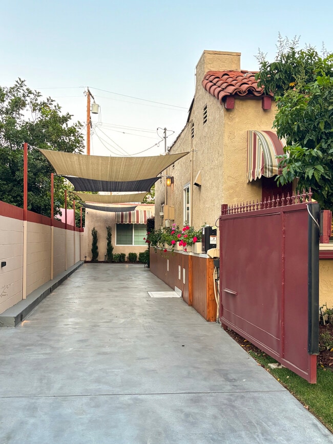 Foto del edificio - 132 Gerona Ave